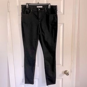 Levi’s signature straight skinny jeans